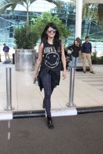 Shruti Haasan snapped at airport on 1st Dec 2015